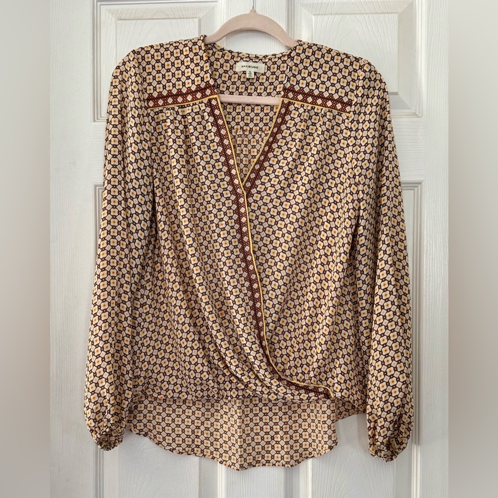 NWOT Max Studio moroccan V-neck Boho Geometric Print Blouse Size: Small